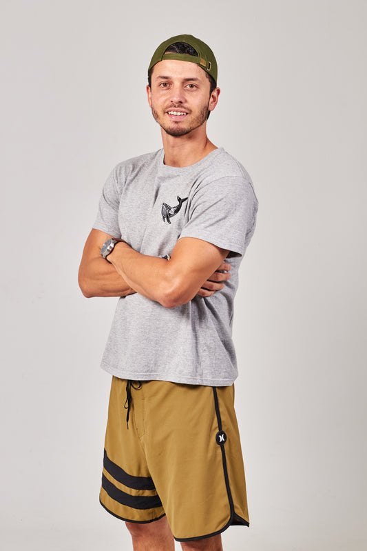 Camiseta Whale Design bordada