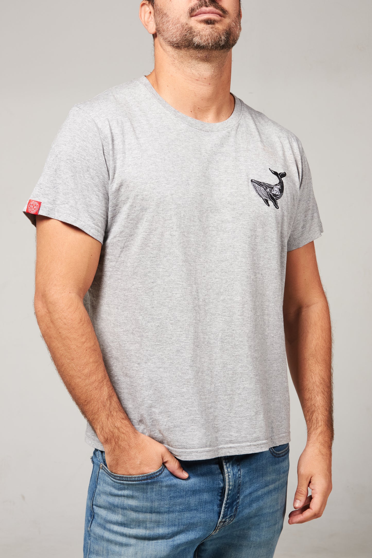 Camiseta Whale Design bordada