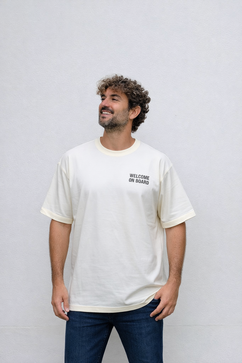 Camiseta “TRAVELING MAKES YOU RICHER”